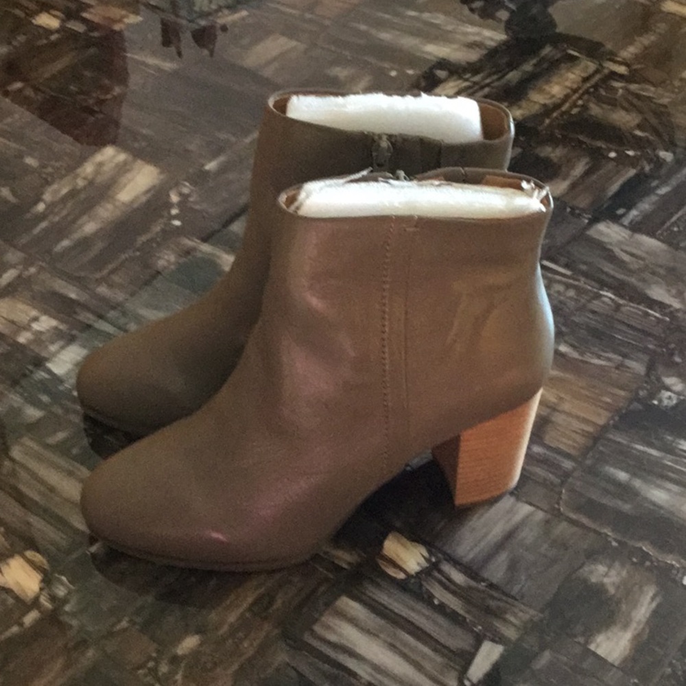 Vionic Booties Nwob - image 2